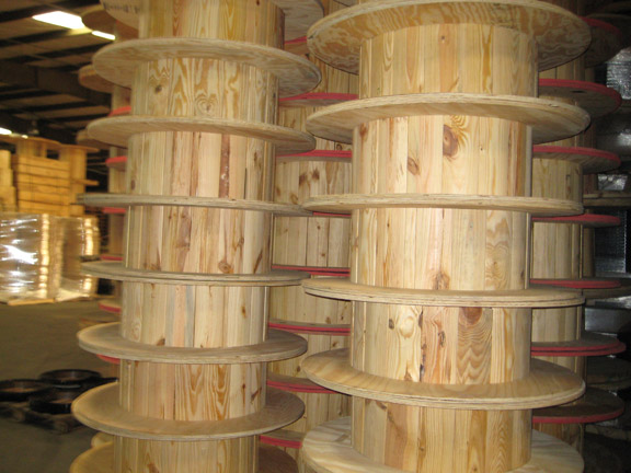 Plywood reels with wood stave cores